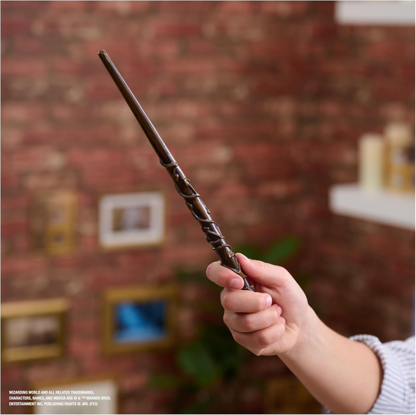 Wizarding World Harry Potter, 12-inch Magical Collector Hermione Granger Wand with Stand & Die-cast Icon, Magical Creatures Series